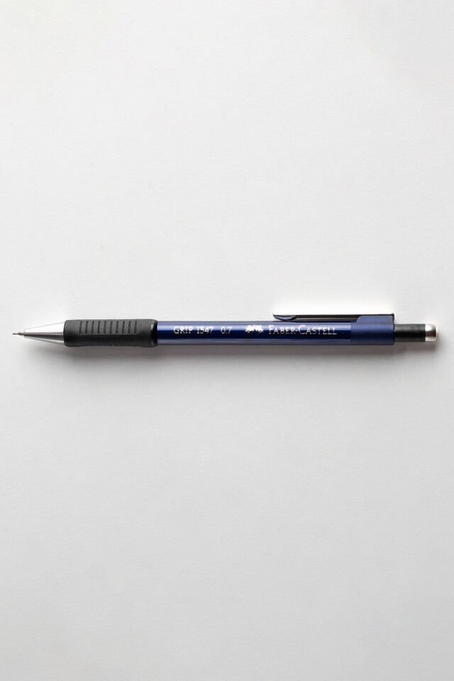 1345/47 Versatil Kalem, 0.7 mm,Lacivert, Ergonomik Tutuş, Yaylı Uç, Uzun Silgi, Modern Tasarım Lacivert